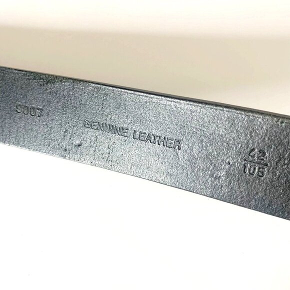 Men’s Belt Thick Genuine Leather Black Gold Tone Buckle Size 42 Made in India - Picture 5 of 9